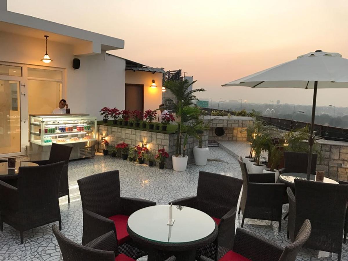 Hotel Shanti Palace Mahipalpur Nova Deli Exterior foto